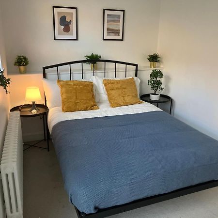 엡솜 Magnificent Refurbished 1 Bed Flat Few Steps To High St ! - 4 East House 아파트 외부 사진