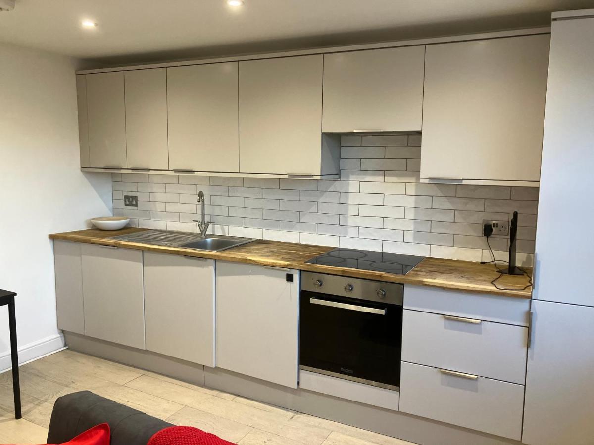 엡솜 Magnificent Refurbished 1 Bed Flat Few Steps To High St ! - 4 East House 아파트 외부 사진