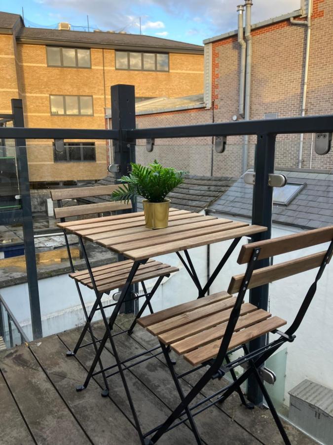 엡솜 Magnificent Refurbished 1 Bed Flat Few Steps To High St ! - 4 East House 아파트 외부 사진